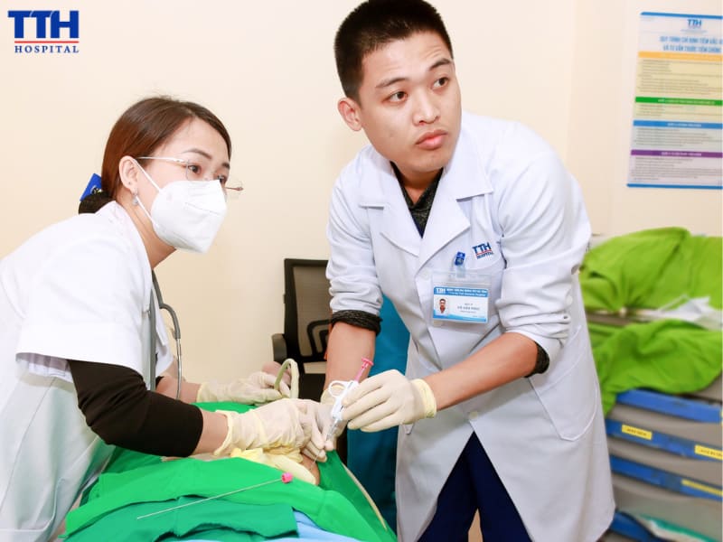 Suy thận giai đoạn đầu thường không có triệu chứng rõ ràng nên thăm khám sớm để biết được tình trạng sức khỏe