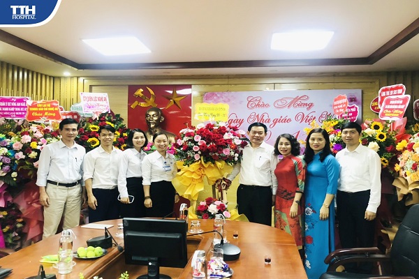 HỆ THỐNG BỆNH VIỆN TTH TỚI THĂM VÀ CHÚC MỪNG NGÀY NHÀ GIÁO VIỆT NAM